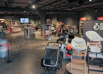 Ein Blick in die Produktausstellung von hauck Kinderwagen, Hochstühle und weitere Babyartikel in der Produktausstellung von hauck.